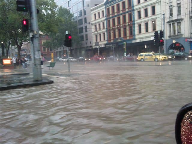 2010_Melbourne_storm_flooding_Spencer_and_Flinders_Streets